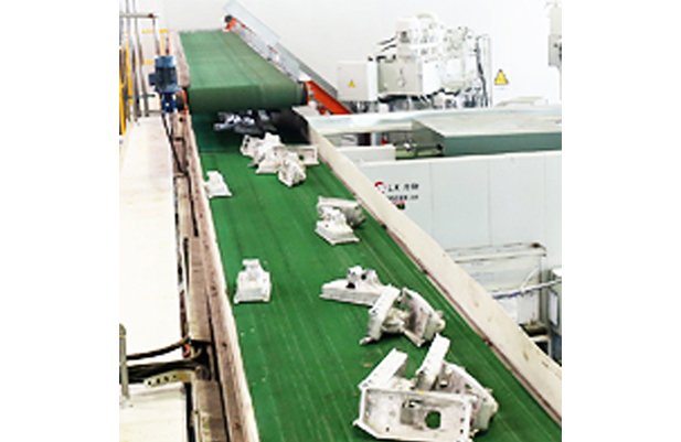 Linnear vibratory continuous finishing system German Design polishing machine buffing machine details4