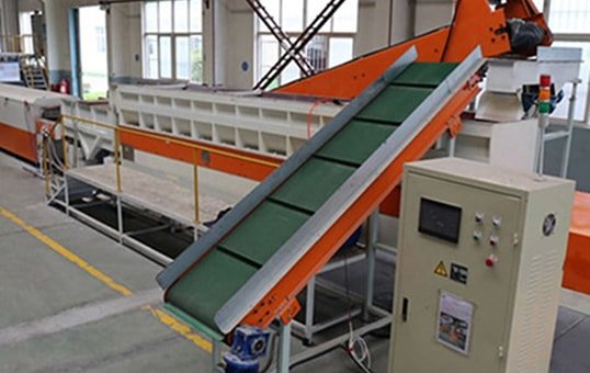 5.-Linear-Trough-Vibratory-finishing-machine