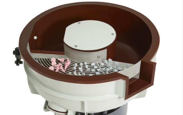 Vibratory-Finishing-Machine-with-inverse-separation