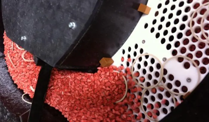 plastic-parts-vibratory-deburring