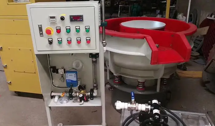 vibratory-deburring-machine-with-separator