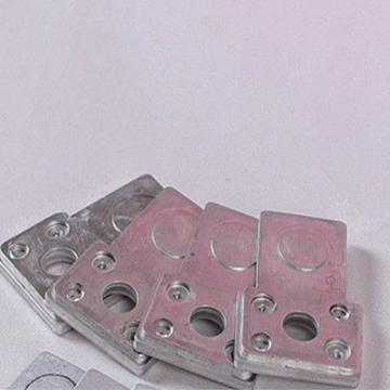 Piezas de aluminio antes y después del tamboreo - Antes