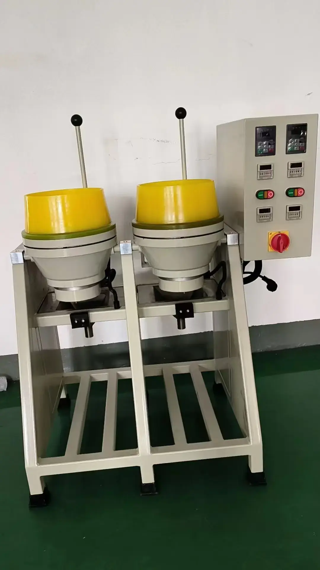 Heavy duty centrifugal disc finisher with PLC control and safety cover VA20 3