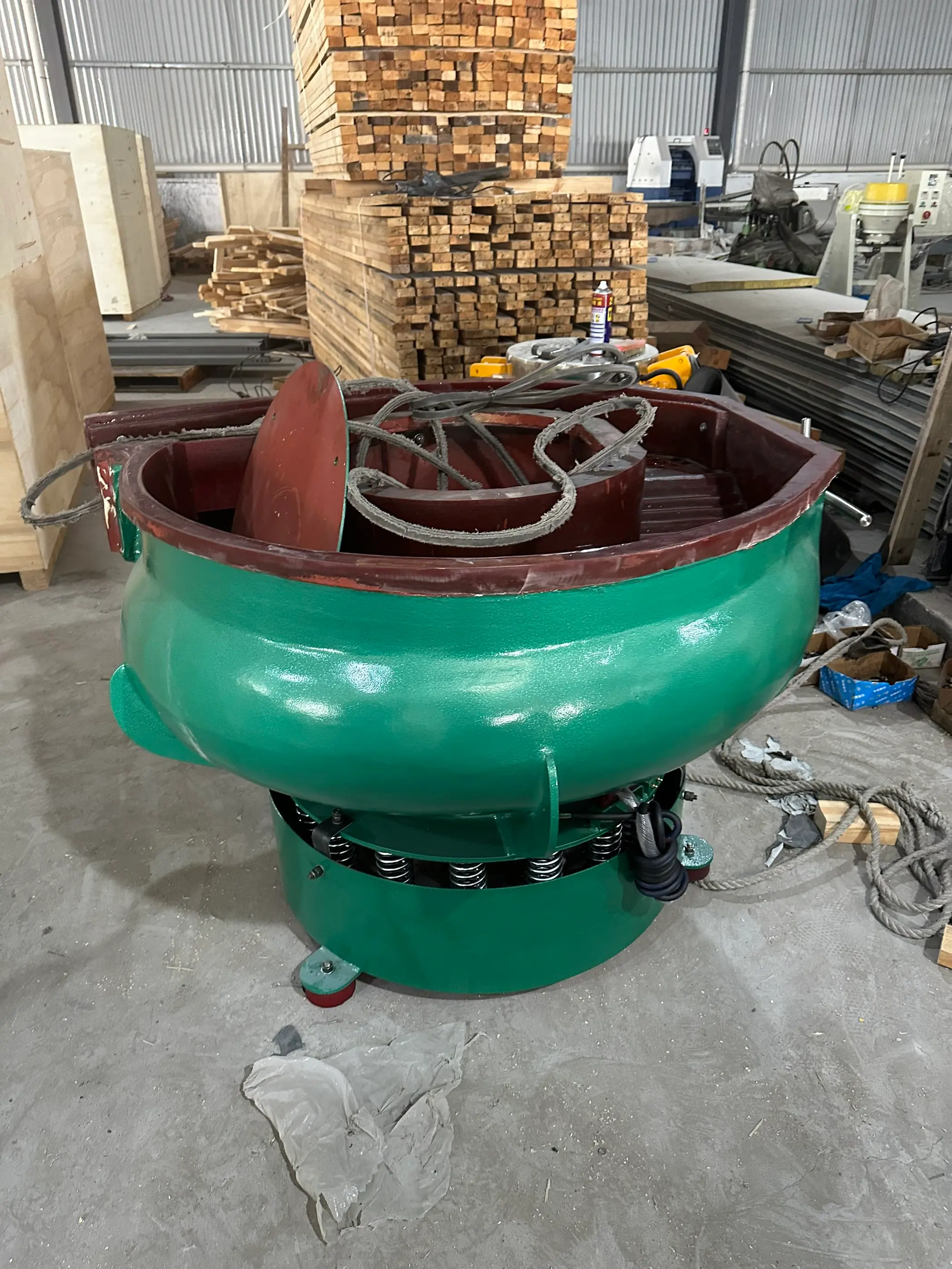 Metal parts and finishing media processing inside an industrial vibratory tumbler bowl