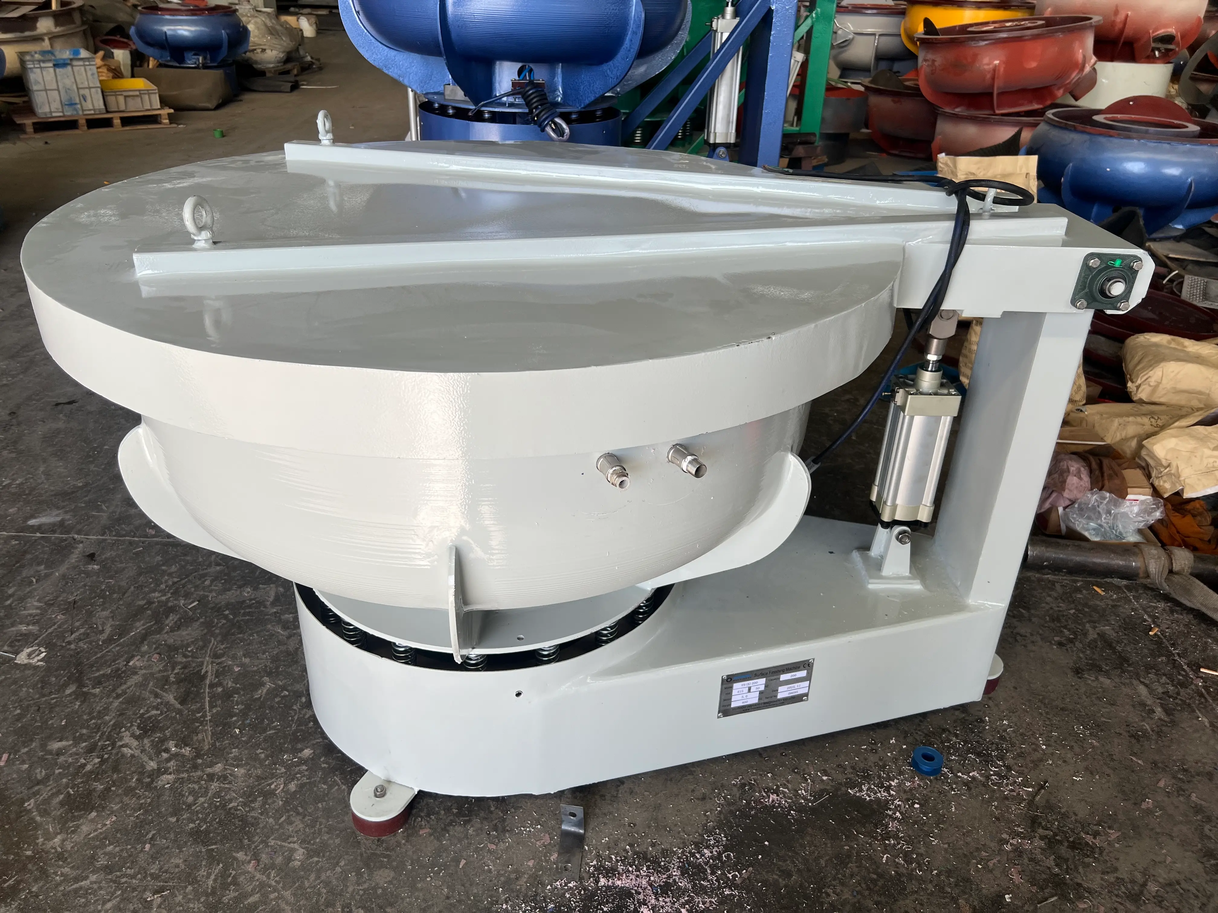 VBB200 Straight wall vibratory finisher for aluminum and zinc die casting deburring