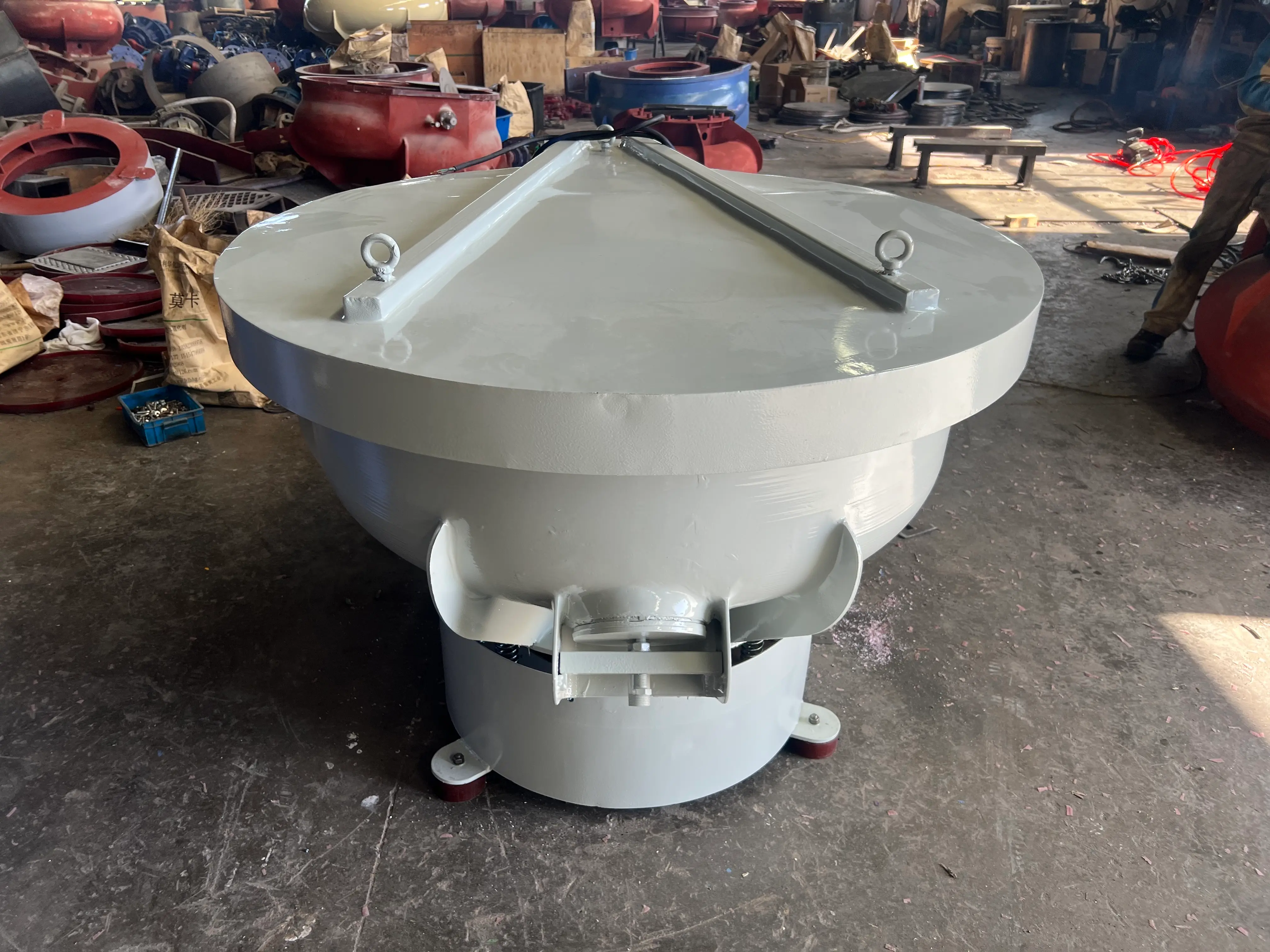 VBB200 Straight wall vibratory finisher for stainless steel parts finishing