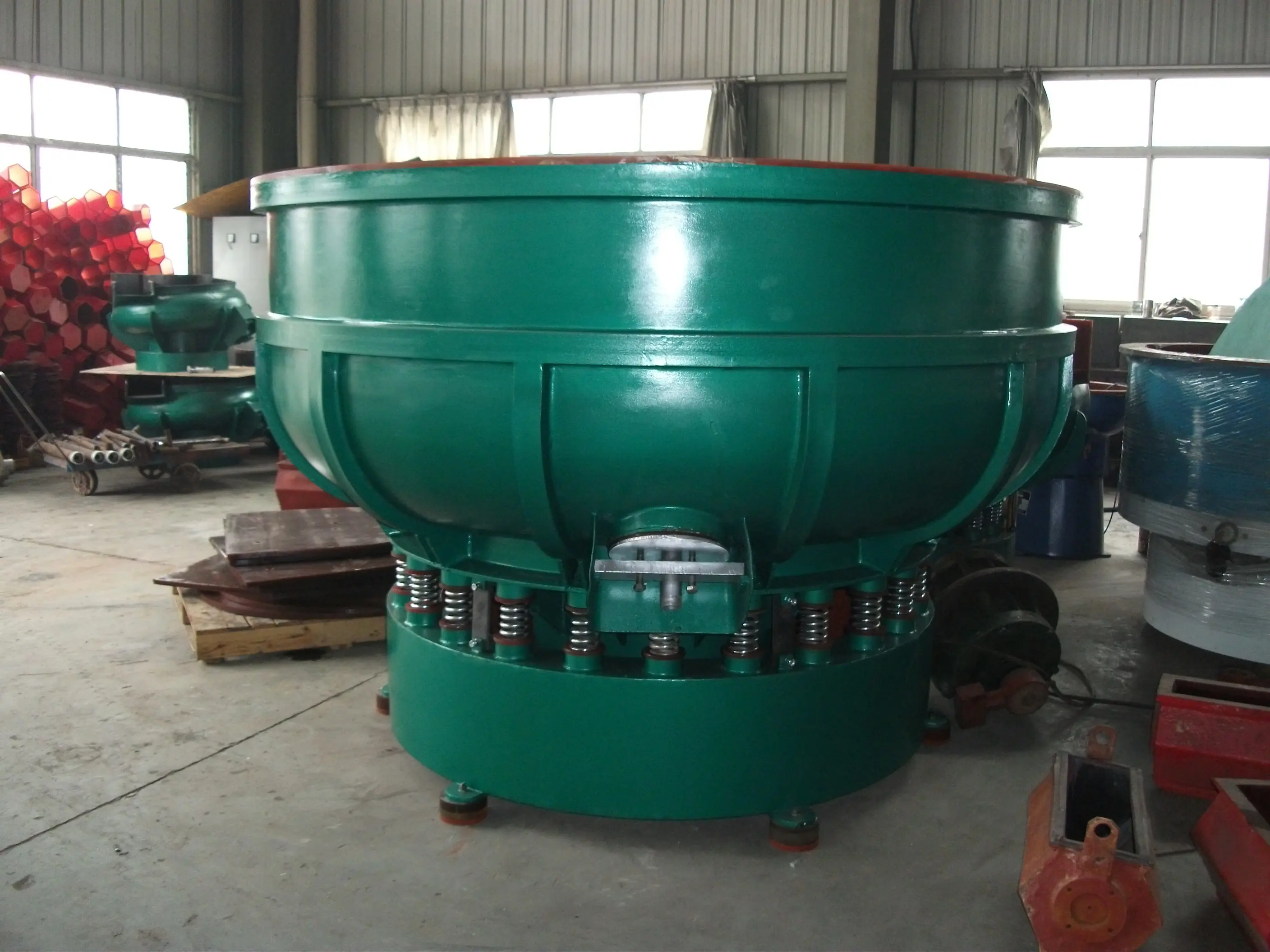 VBB2500 Straight wall vibratory finisher bowl interior with hot poured PU lining